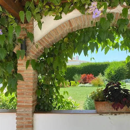 Villa With A Big Garden And Heated Pool Málaga