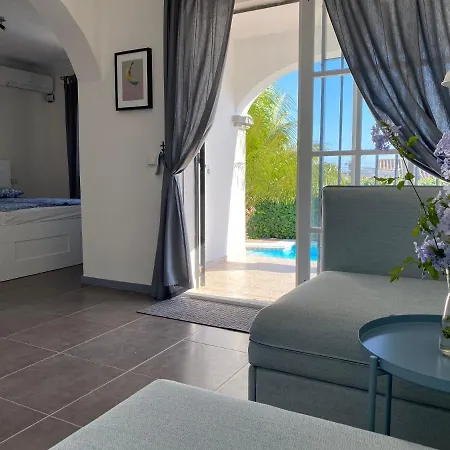 Villa With A Big Garden And Heated Pool Málaga