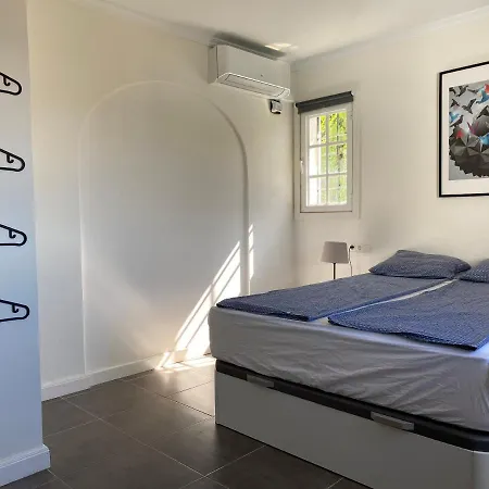With A Big Garden And Heated Pool *