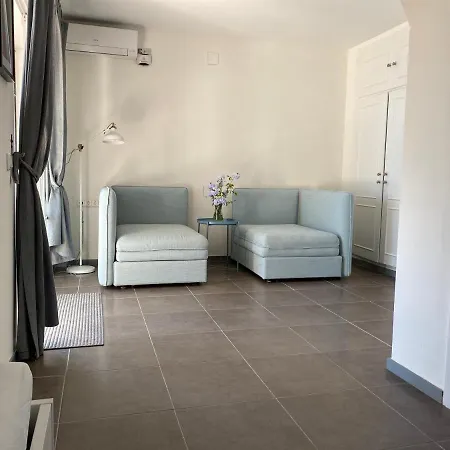 Villa With A Big Garden And Heated Pool *